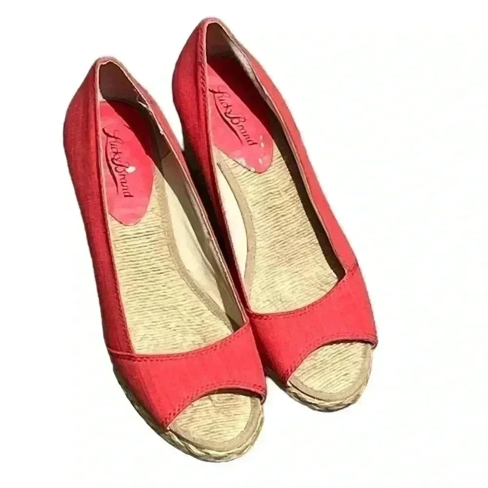 Lucky Brand Wedge Heel Shoe in size 7. Gorgeous coral color with peek-a-boo toe - Picture 2 of 7